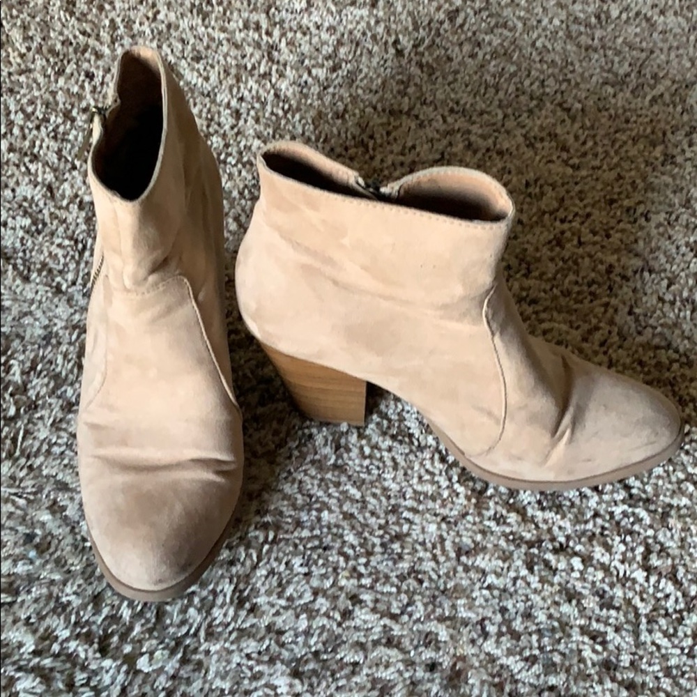 Shoe Dazzle Tan Booties - Picture 1 of 4